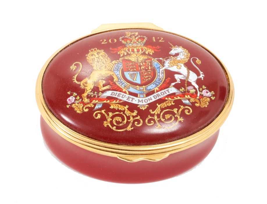 H.M.Queen Elizabeth II, 2012 Royal Household Christmas present Halcyon Days oval enamel box decorate - Image 4 of 5