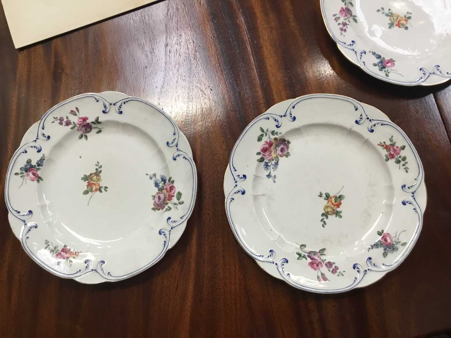 Six 18th century Sevres soft paste porcelain plates - Bild 15 aus 15