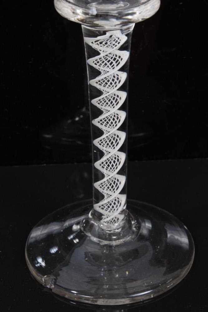 18th century wine glass with ogee bowl, opaque twist stem on splayed foot 16 cm - Bild 3 aus 7