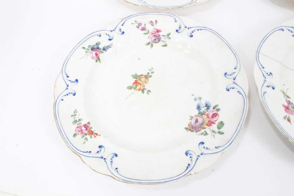 Six 18th century Sevres soft paste porcelain plates - Bild 5 aus 15