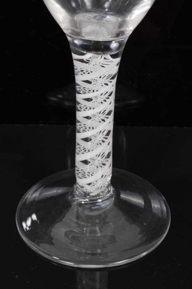 18th century wine glass with plain bowl, double opaque twist stem on splayed foot 13.5cm high - Bild 2 aus 4