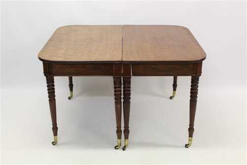 Good Regency figured mahogany extending dining table, with D-ends raised on ringed turned legs and b