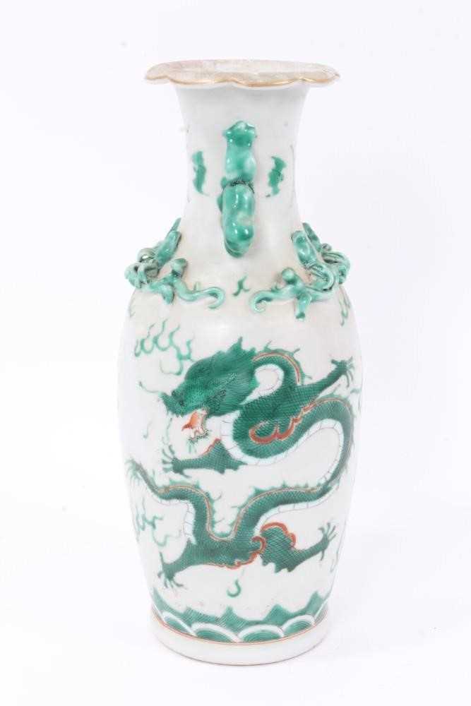 Chinese green enamelled vase - Bild 3 aus 6