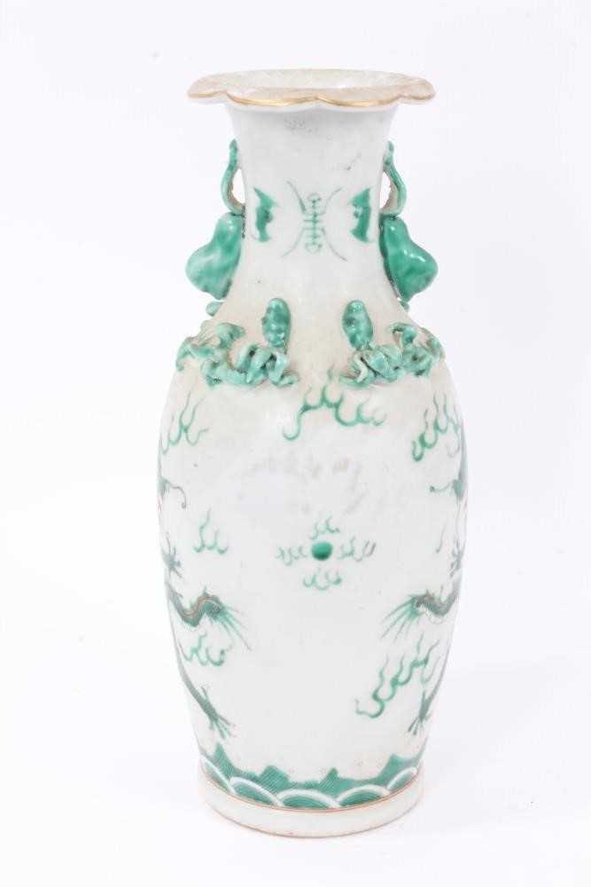 Chinese green enamelled vase - Bild 2 aus 6