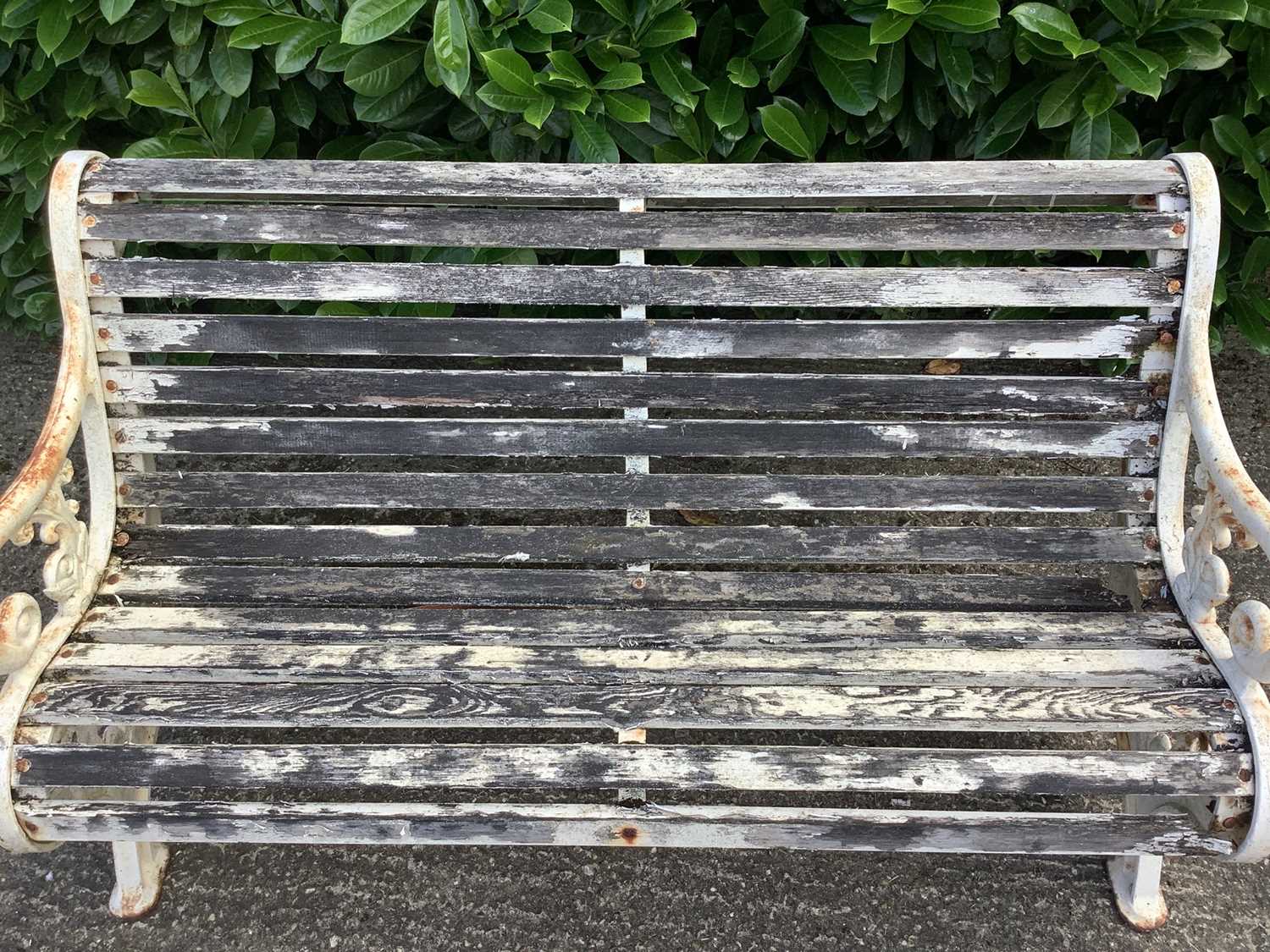 Victorian style cast iron garden bench with wooden slats - Bild 4 aus 9