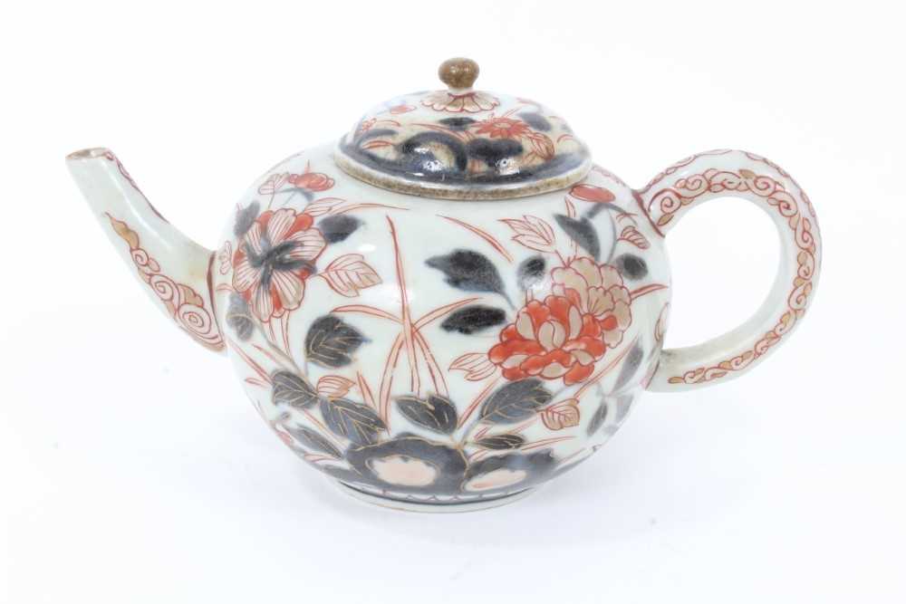 18th century Japanese Imari teapot, painted with flowers, 17cm from spout to handle