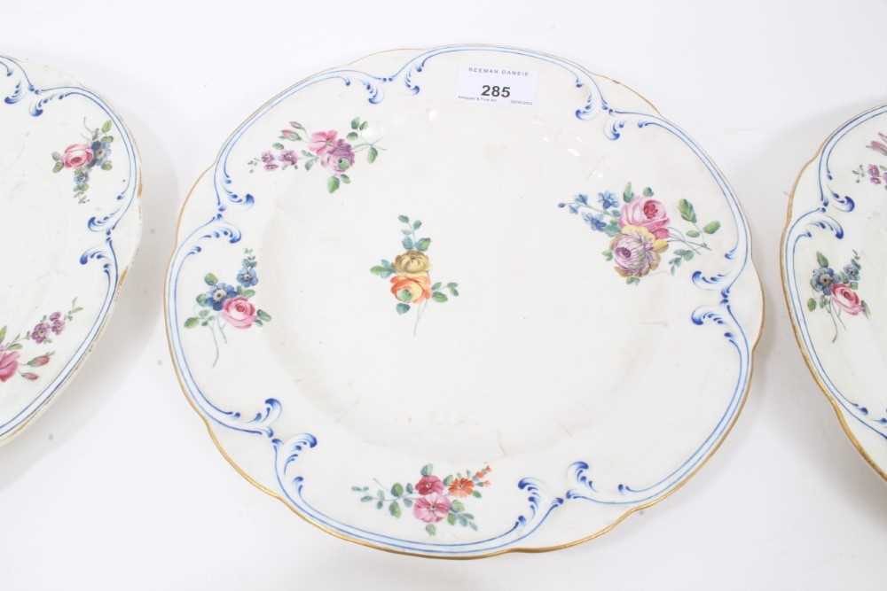 Six 18th century Sevres soft paste porcelain plates - Bild 3 aus 15