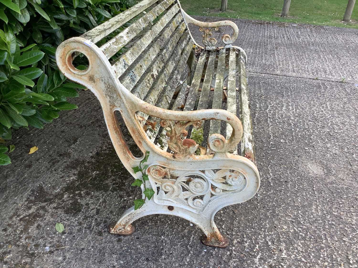 Victorian style cast iron garden bench with wooden slats - Bild 5 aus 10