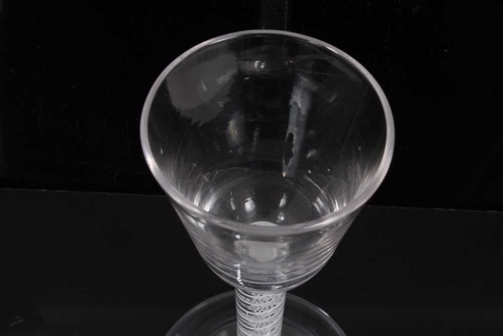 18th century wine glass with plain bowl, double opaque twist stem on splayed foot 14.5cm - Bild 4 aus 4