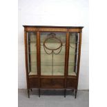 Good quality early 20th century mahogany and inlaid display cabinet, of shallow concave outline, wit