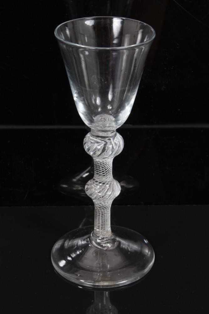 18th century wine glass with bell-shaped bowl, double knoped air twist stem on splayed foot 16 cm - Bild 2 aus 4