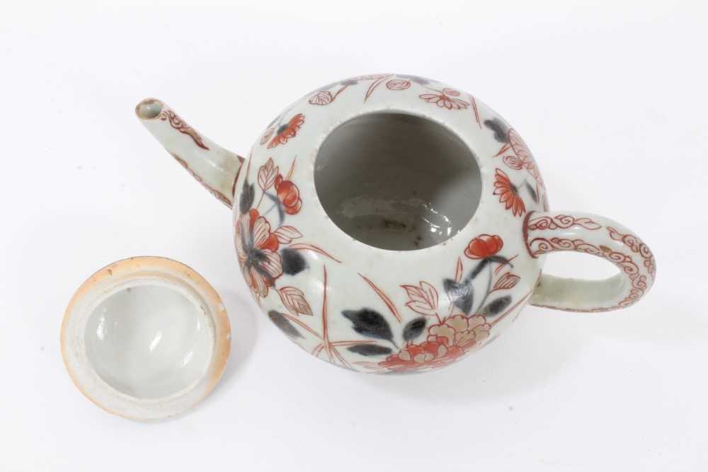 18th century Japanese Imari teapot, painted with flowers, 17cm from spout to handle - Bild 3 aus 4