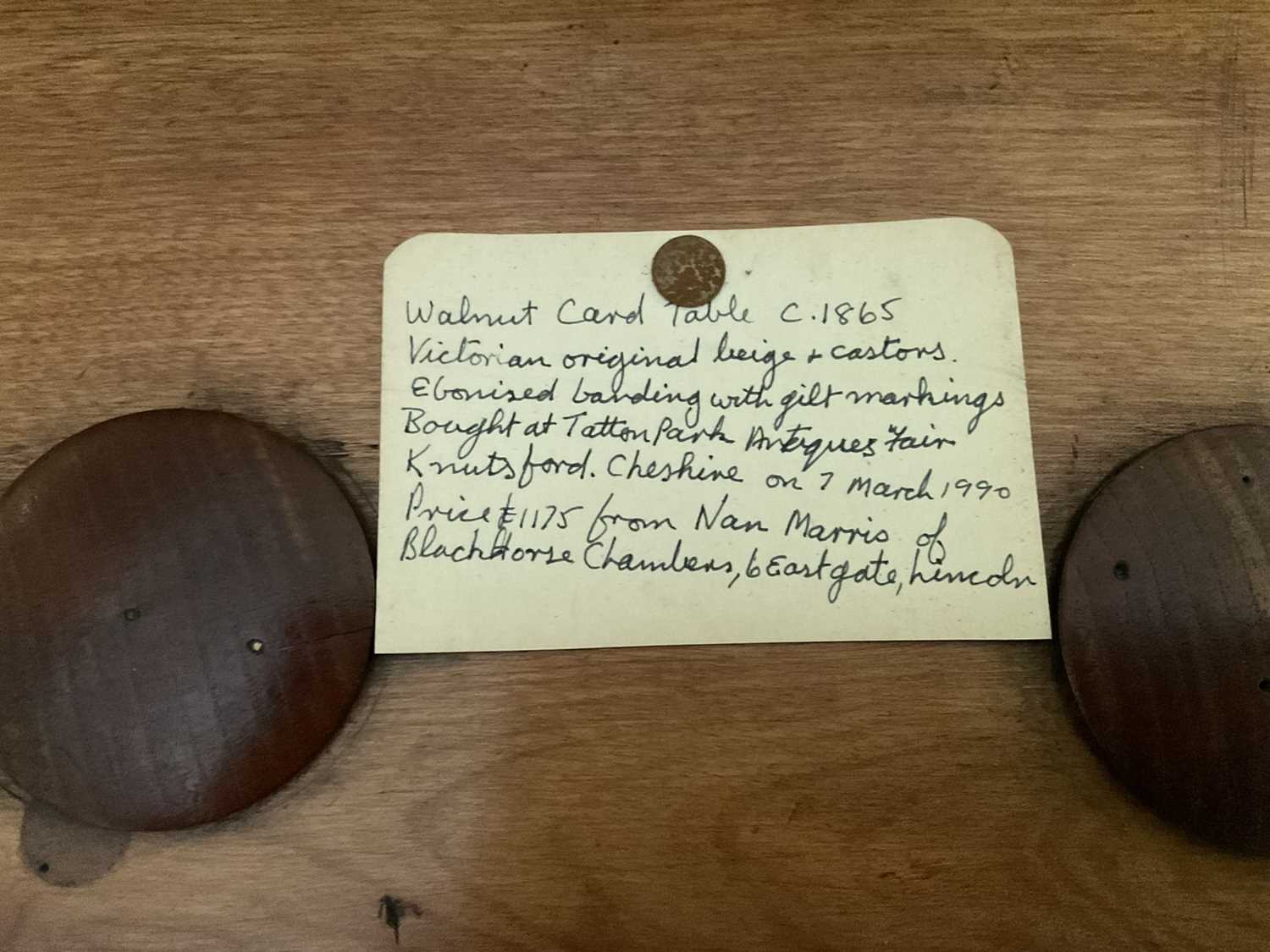 Victorian figured walnut and ebonised banded card table, of rounded rectangular form on fluted colum - Bild 2 aus 5