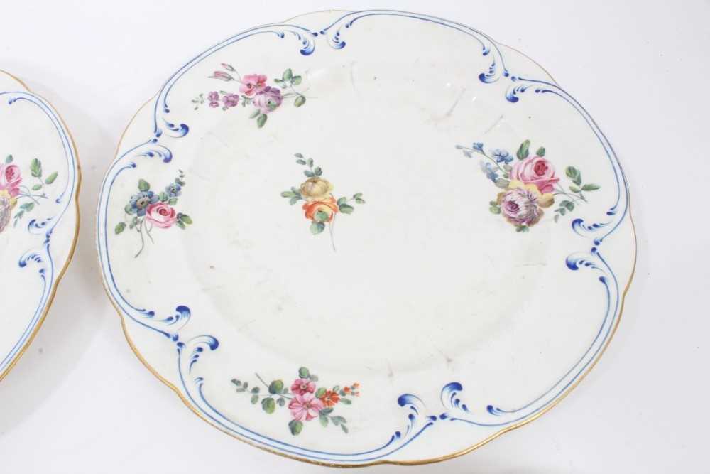 Six 18th century Sevres soft paste porcelain plates - Bild 4 aus 15