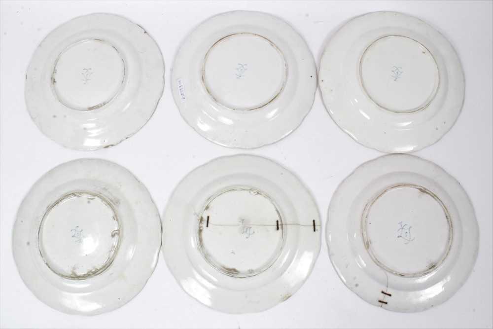 Six 18th century Sevres soft paste porcelain plates - Bild 8 aus 15