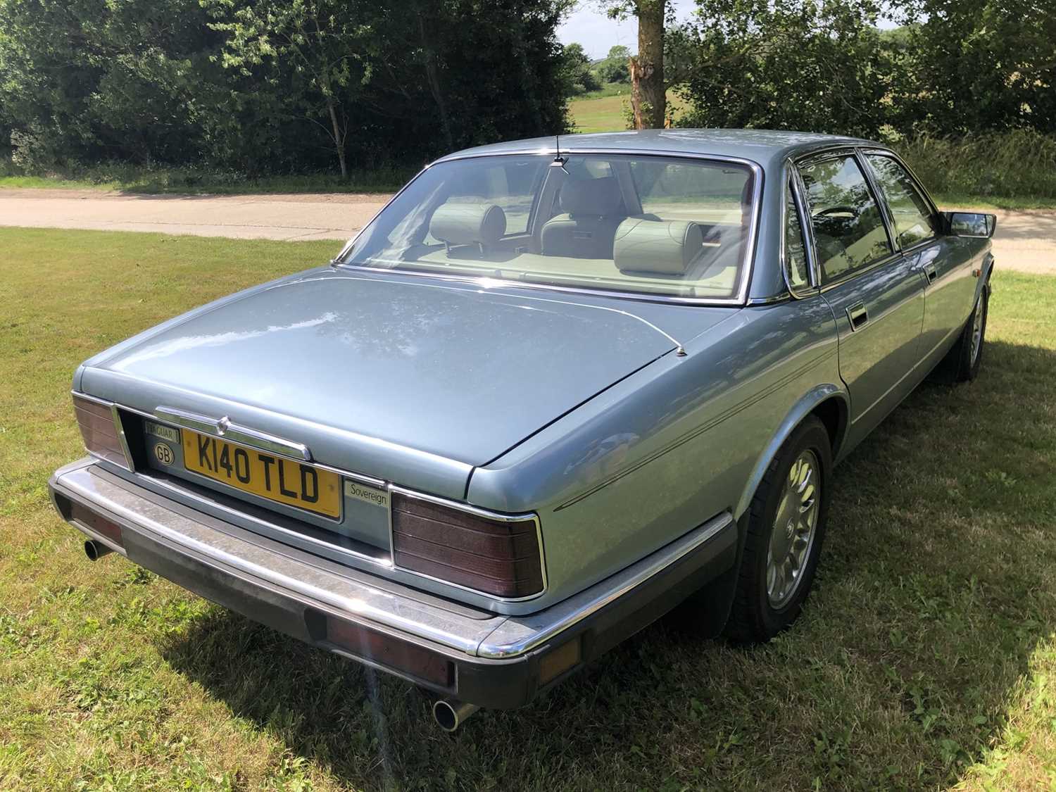 1993 Jaguar XJ40 saloon, Reg. No. K140TLD- only 64,900 miles from new - Image 5 of 17