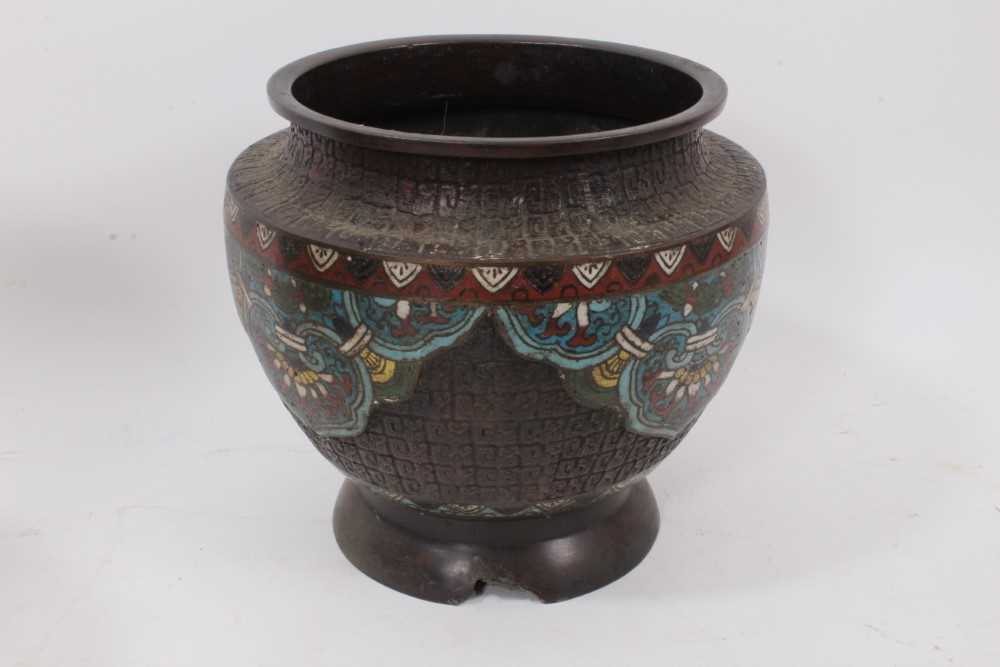 Large Oriental bronze jardinière / censer decorated with ducks in relief, together with a Japanese s - Image 7 of 12