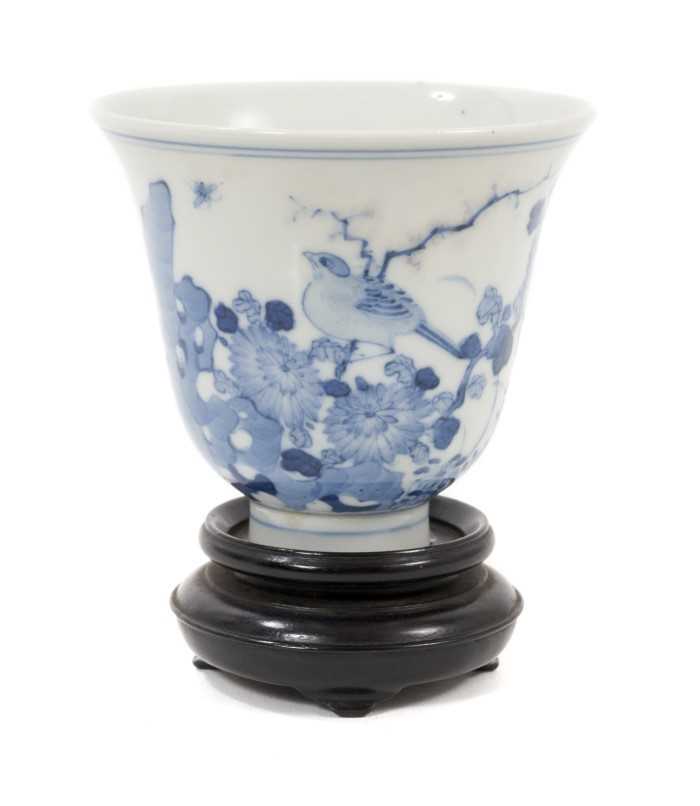 Chinese blue and white tea bowl and stand