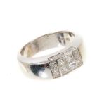 18ct white gold and diamond ring