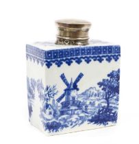 Rare Worcester blue and white tea canister, circa 1780, decorated with European landscapes, replacem