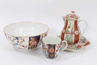 Worcester Kakiemon style porcelain, circa 1770, including a sparrow beak jug, cover and dish on an o