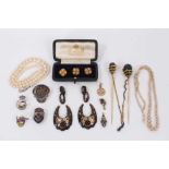 Group of antique jewellery including a set of three Victorian gold dress studs etc
