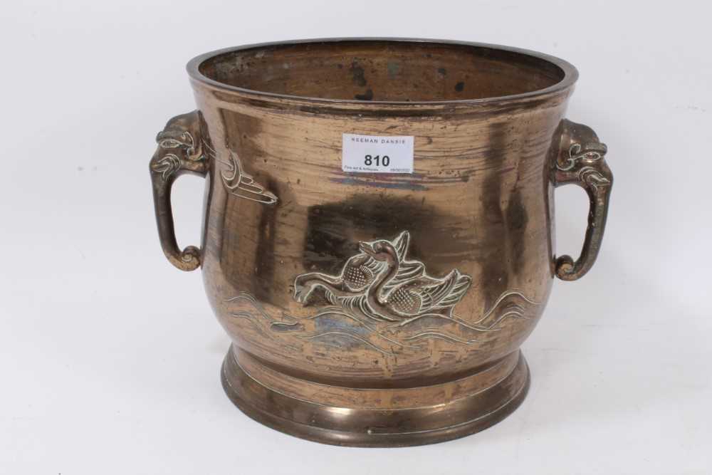 Large Oriental bronze jardinière / censer decorated with ducks in relief, together with a Japanese s - Image 2 of 12