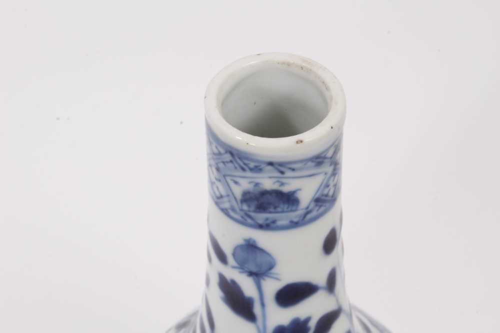 19th century Chinese blue and white bottle vase - Image 5 of 6