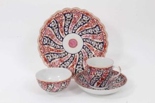 Worcester Queen Charlotte pattern tea wares, circa 1760, including a trio and a plate (4)