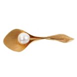 1970s South Sea cultured pearl and 18ct gold brooch with a South Sea cultured in an 18ct yellow gold