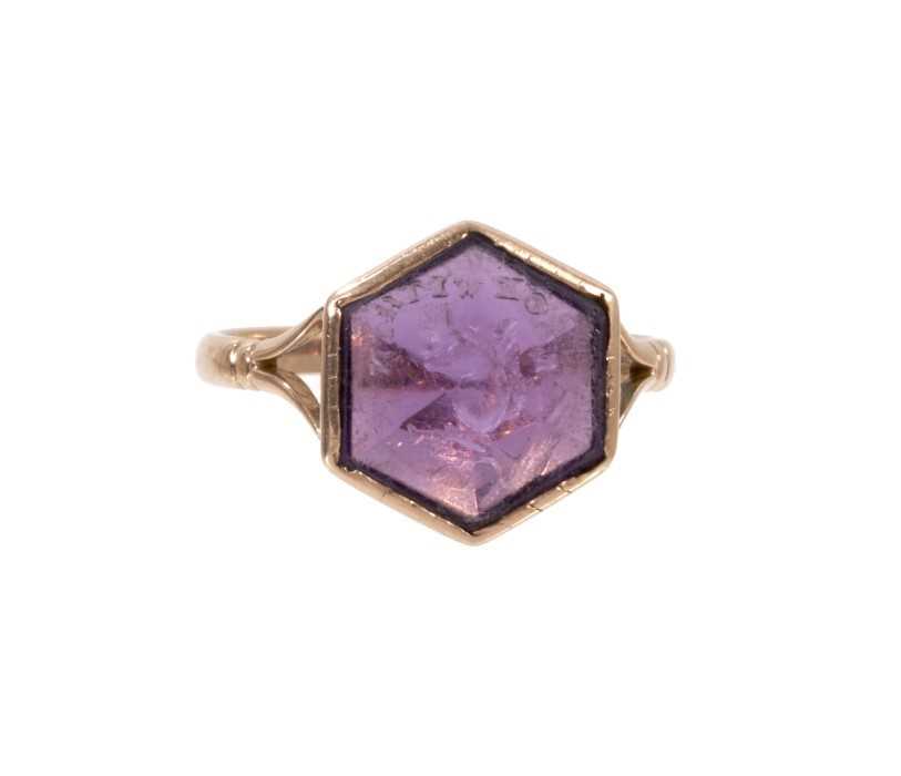 Victorian rose gold amethyst glass intaglio ring - Image 4 of 6