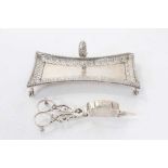 George III silver scissor action candle snuffer / wick trimmer of conventional form, (London 1772),