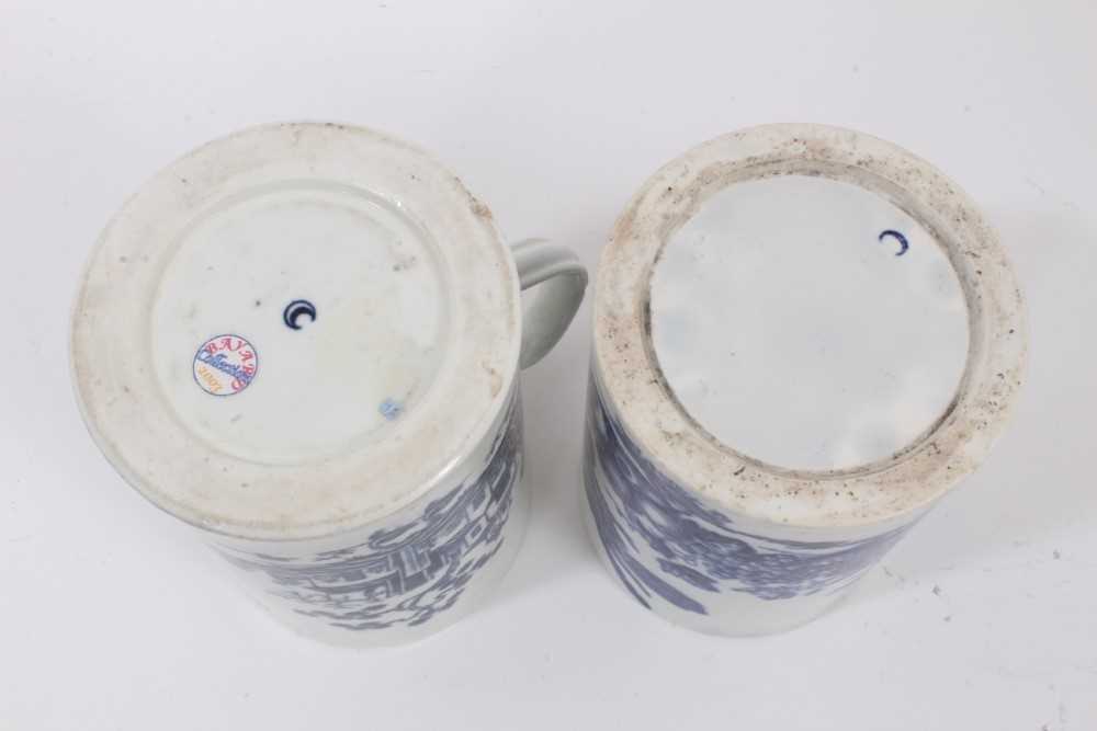 Two Worcester blue and white tankards, circa 1780, one printed with the Parrot Pecking Fruit pattern - Image 5 of 6