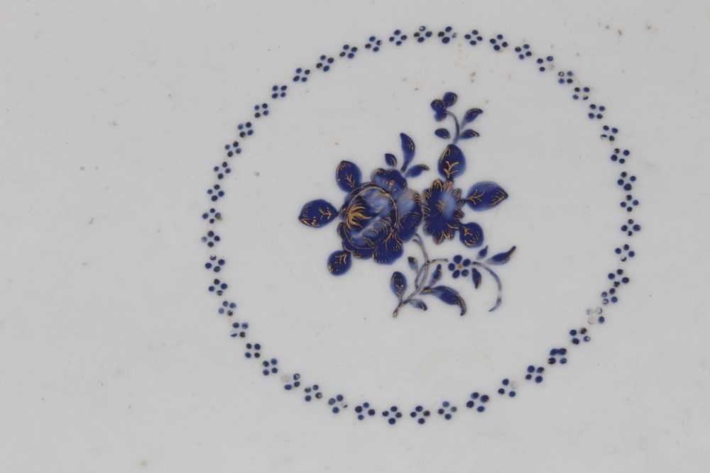 Pair of Chinese porcelain platters, circa 1800, with geometric patterns and a central floral spray, - Image 5 of 7