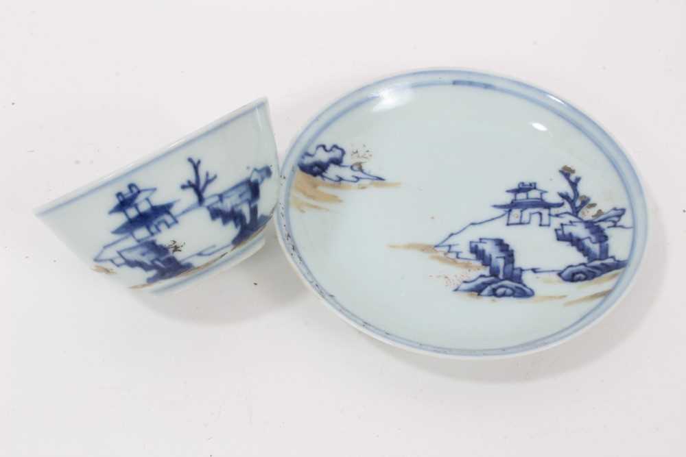 18th century Chinese Imari style tea bowl and saucer, together with an 18th century Chinese cargo-st - Image 4 of 8