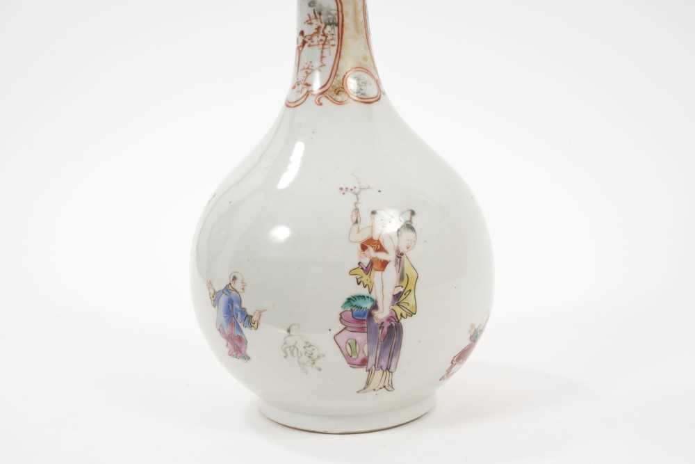 Chinese famille rose porcelain bottle vase, Qianlong period, decorated with figures, 24cm high - Image 3 of 7