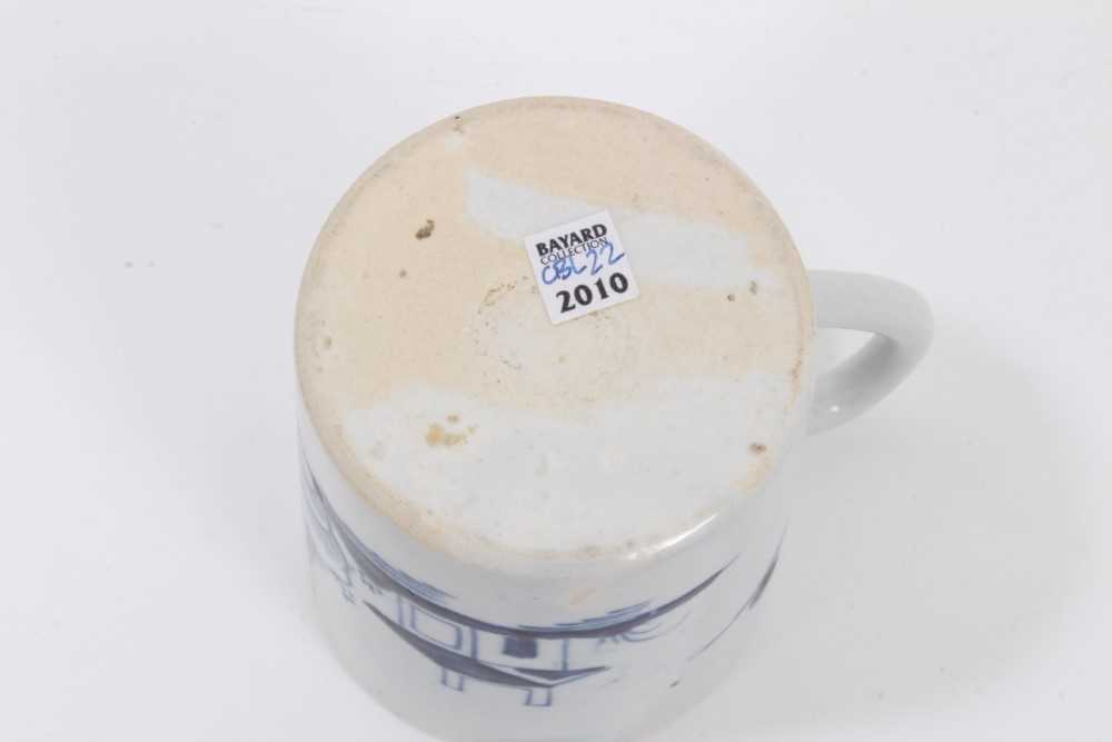 A Liverpool Pennington blue and white coffee can, painted in the Cannonball pattern, 6.5cm high - Image 5 of 5