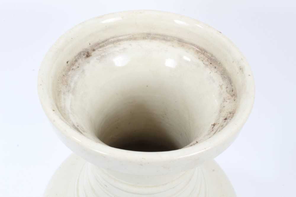 Chinese monochrome crackle glazed baluster vase - Image 2 of 3