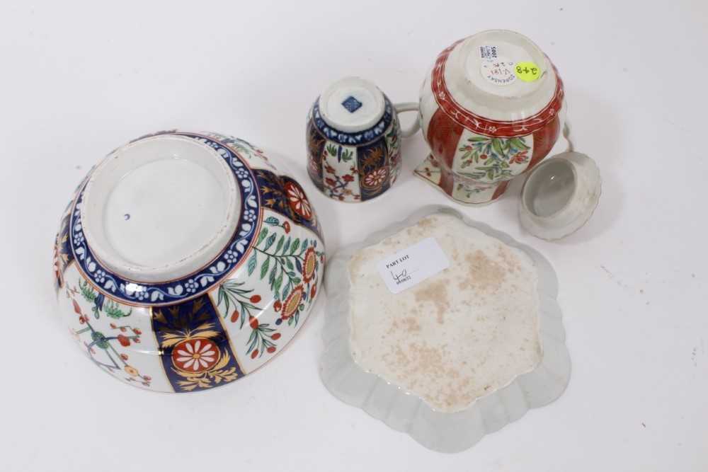 Worcester Kakiemon style porcelain, circa 1770, including a sparrow beak jug, cover and dish on an o - Image 6 of 6