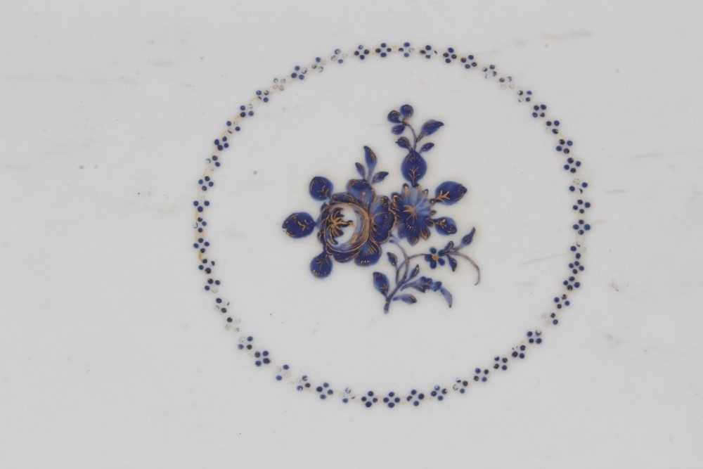 Pair of Chinese porcelain platters, circa 1800, with geometric patterns and a central floral spray, - Image 3 of 7