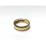 18ct gold wedding ring