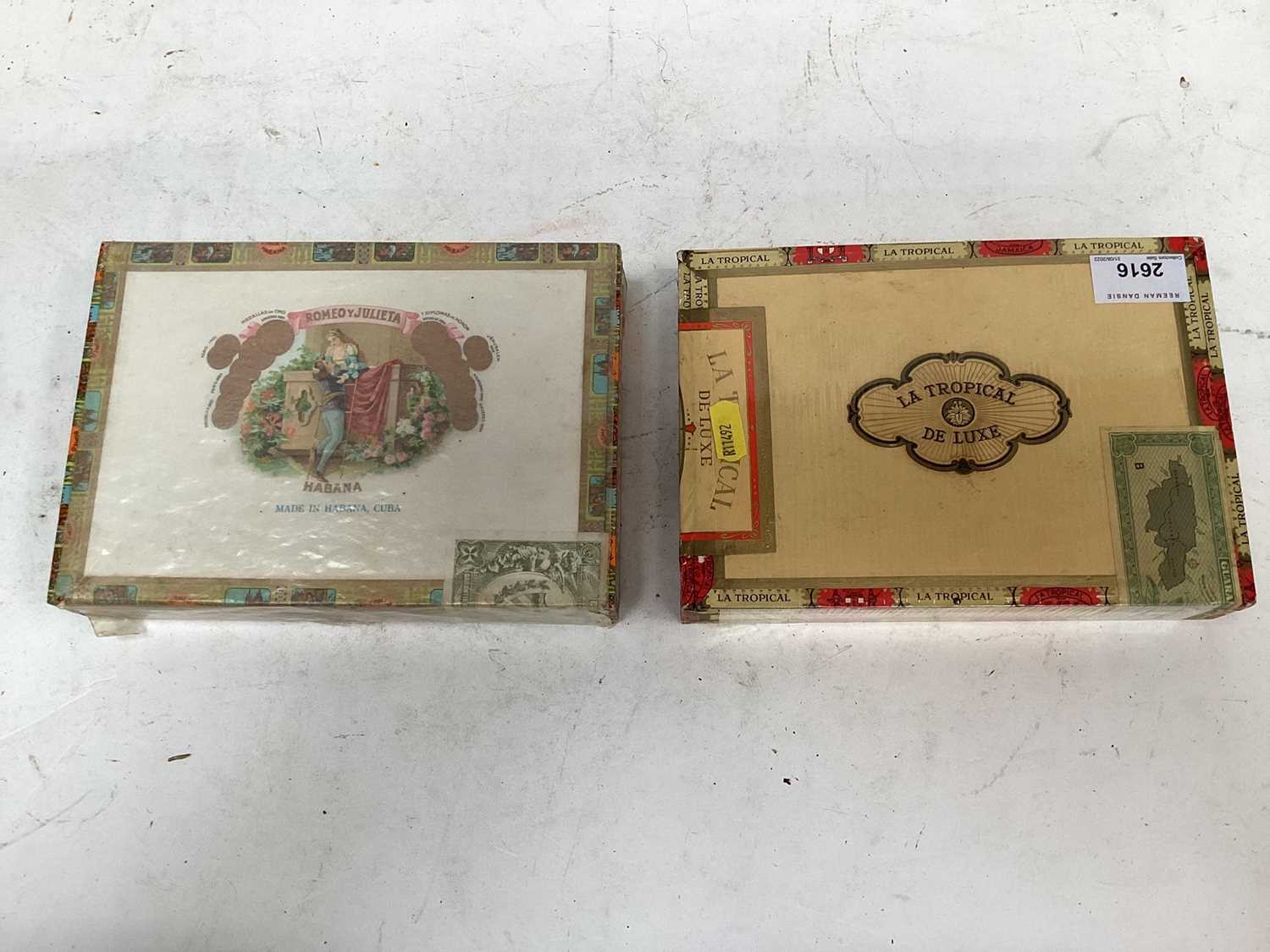 Sealed box of 25 Jamaican La Tropical De Luxe cigars together with a box of 25 Romeo Y Julieta Cuban