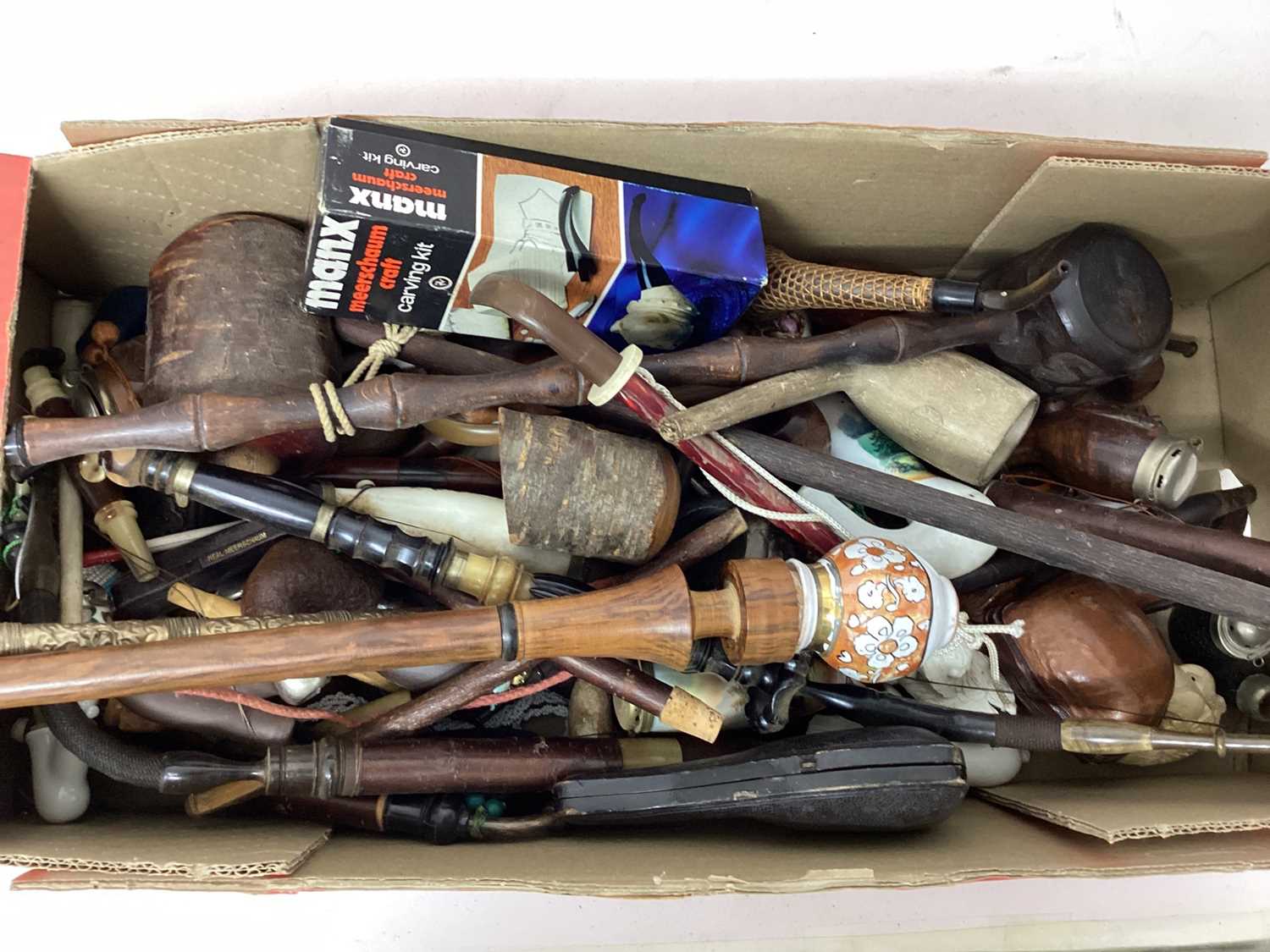 Two boxes of smoking pipes, including porcelain, wooden, and hookah - Image 2 of 3