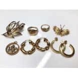 Group of 9ct gold jewellery to include a foliate spray brooch, two pairs of hoop earrings, St
