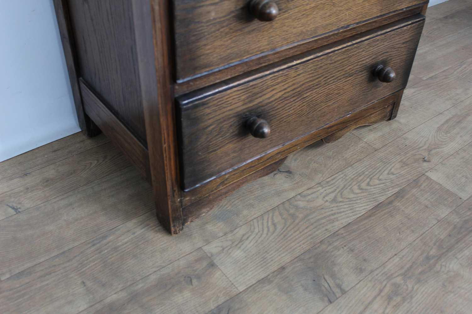 Narrow oak chest of five drawers, 61cm wide, 38cm deep, 104cm high - Image 5 of 10