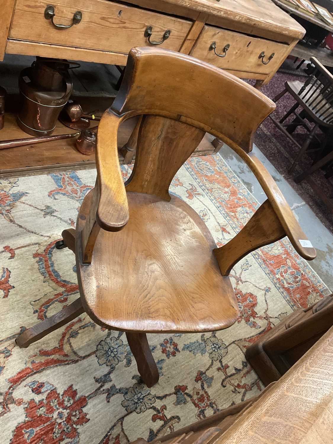 1920s oak pedestal writing desk and revolving desk chair - Bild 11 aus 12