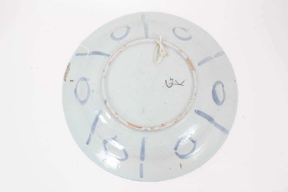 A blue and white Dutch delftware dish, circa 1700, painted in the Oriental style with birds amongst - Image 7 of 9