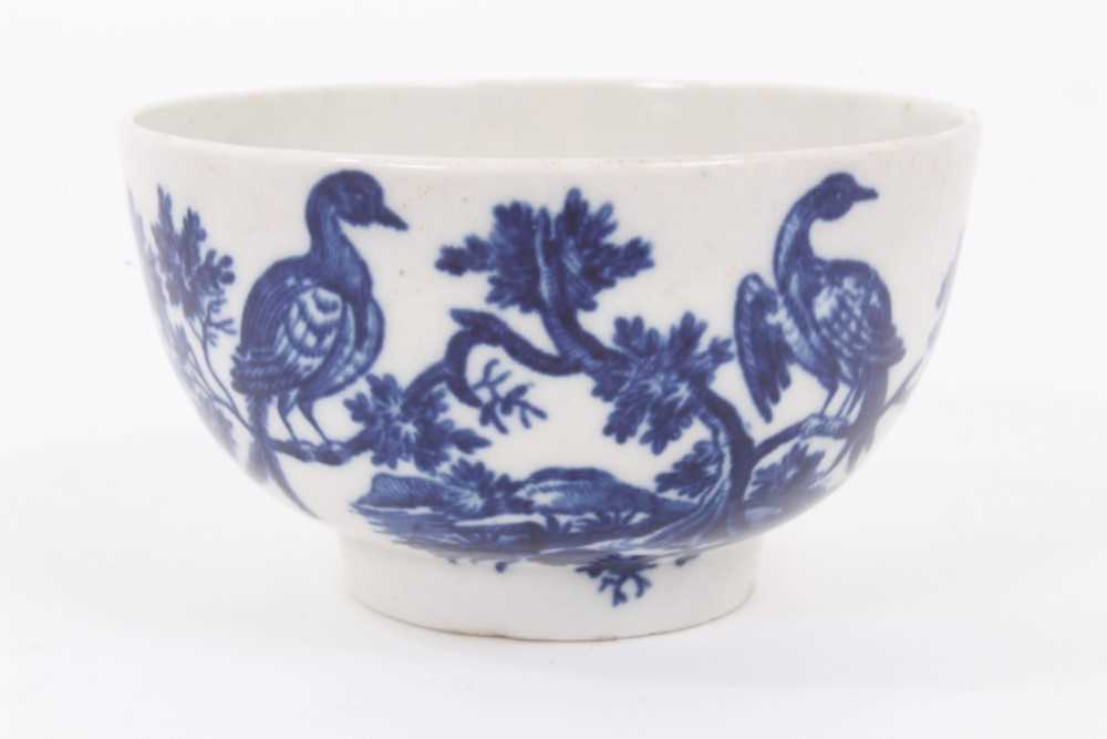 A Worcester blue and white tea bowl and saucer, circa 1770-85, printed with the Birds in Branches pa - Image 4 of 6