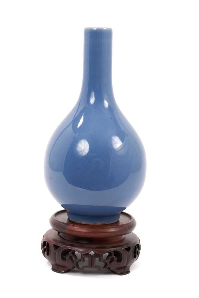 Chinese monochromebottle vase on stand