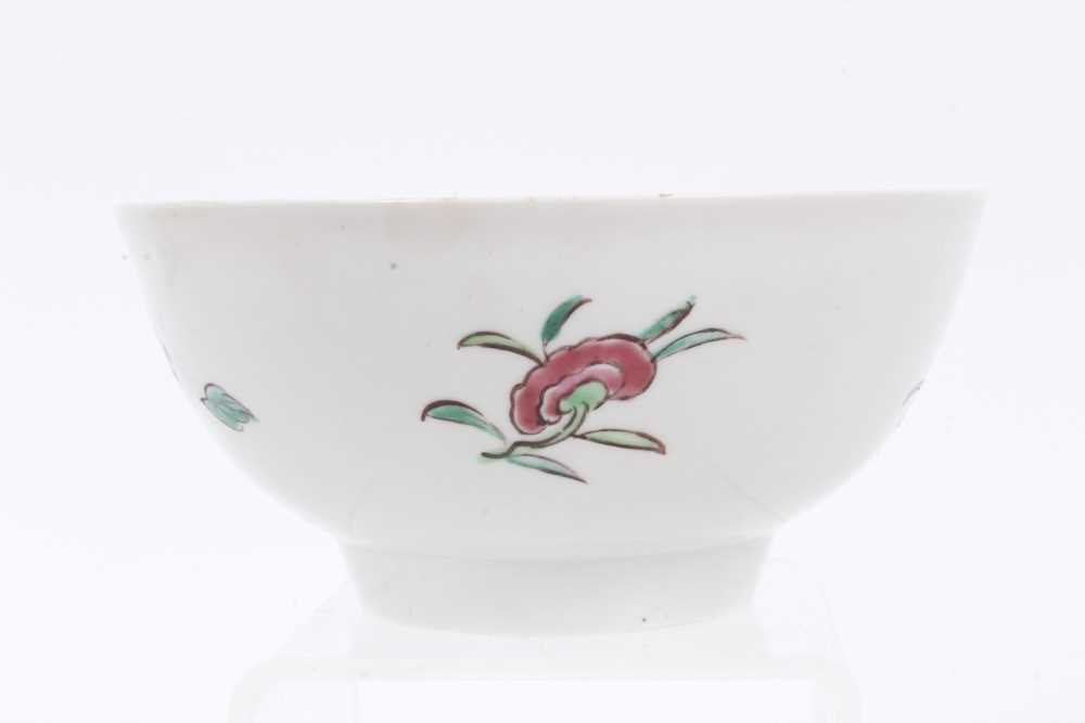 A Liverpool round bowl, finely decorated in Chinese famille rose style, circa 1760 - Image 2 of 7